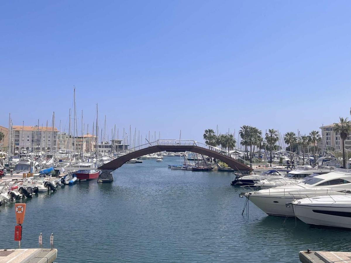 Frejus: Appt 2P, 5 Pers, Piscine, Plage A 150M, Parking, Animaux Ok - Fr-1-226A-357 외부 사진
